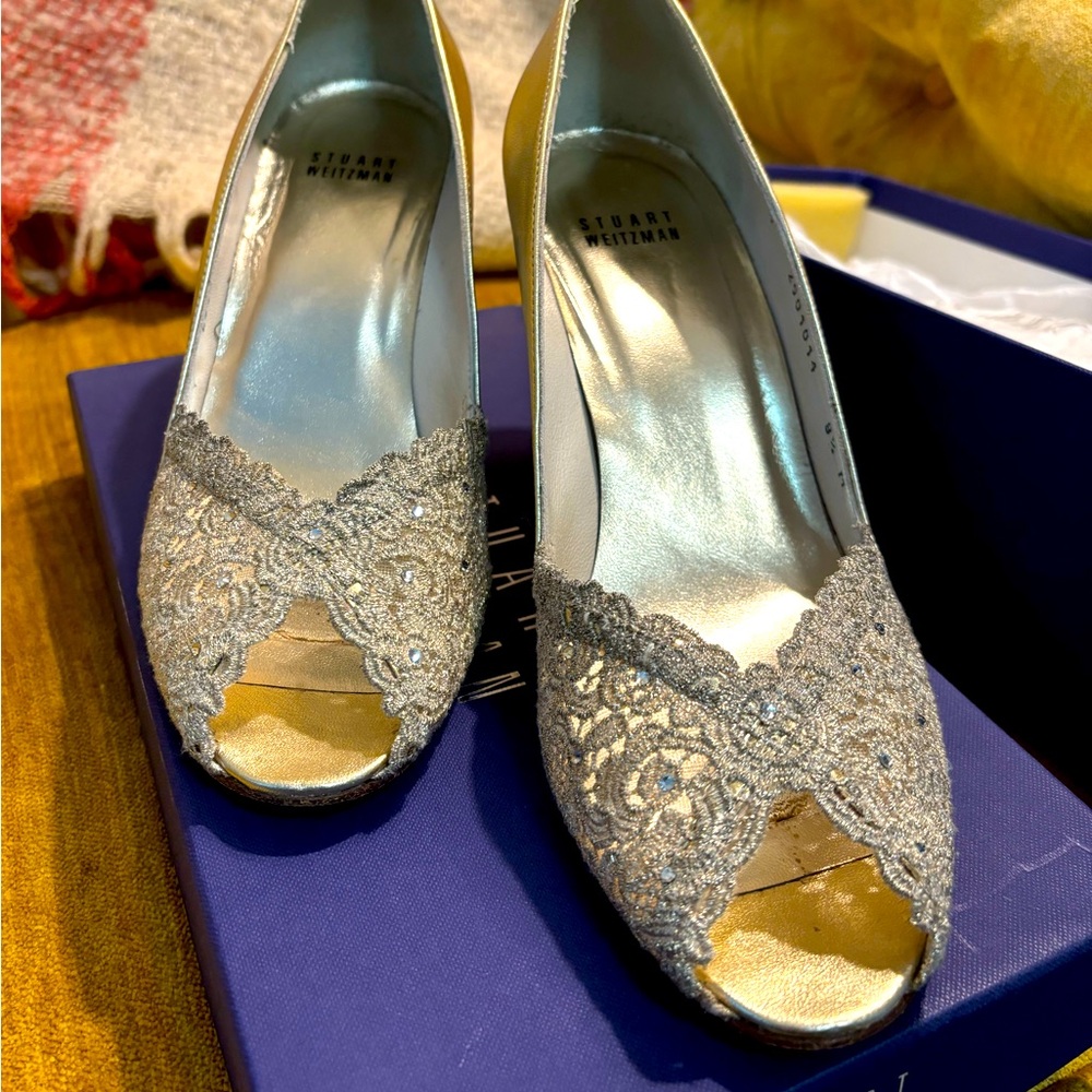 Stuart Weitzman Gold Chantilly Lace heels